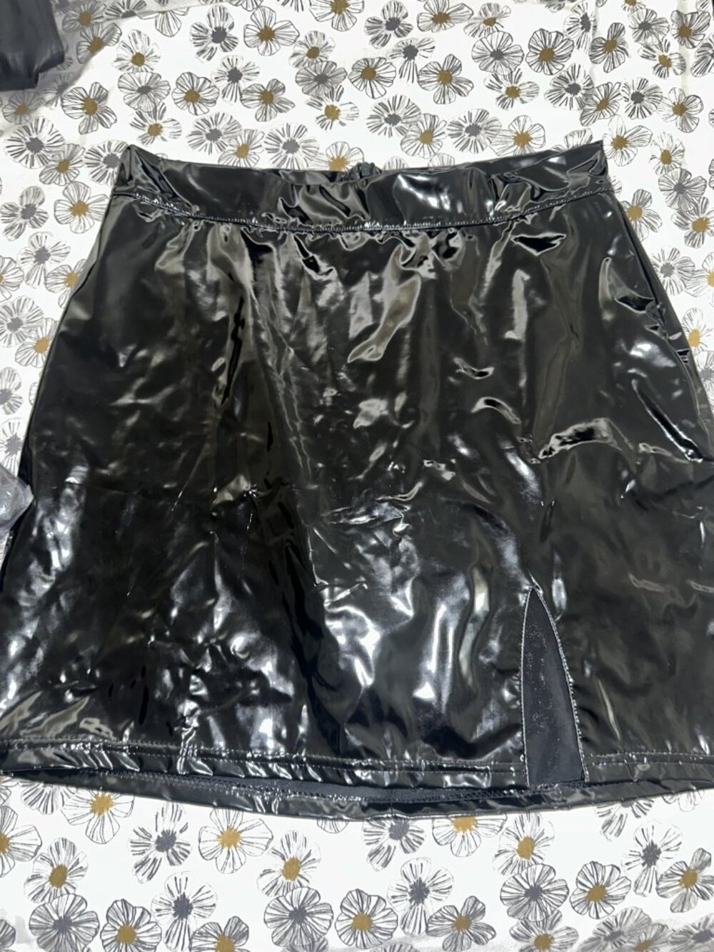 Black Faux Patent Vinyl Mini Skirt, Sz L (10-12) - Picture 2 of 2